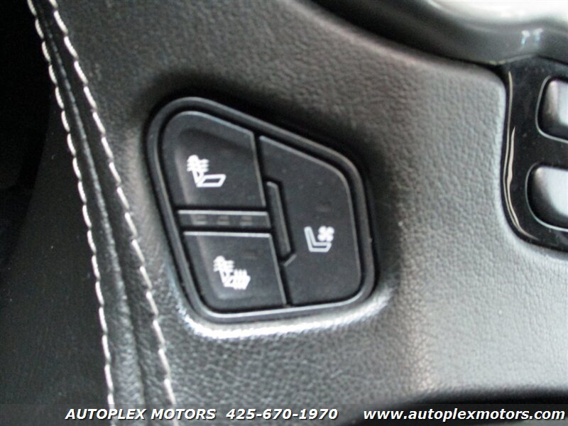 Used 2018 Chevrolet Suburban Premier AWD/4WD image 28