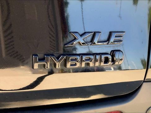Used 2024 Toyota Sienna XLE Woodland Edition AWD/4WD image 10