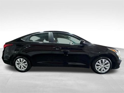 Used 2021 Hyundai Accent SE image 4