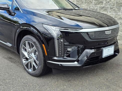 New 2026 Cadillac Optiq Luxury 2 AWD/4WD image 14