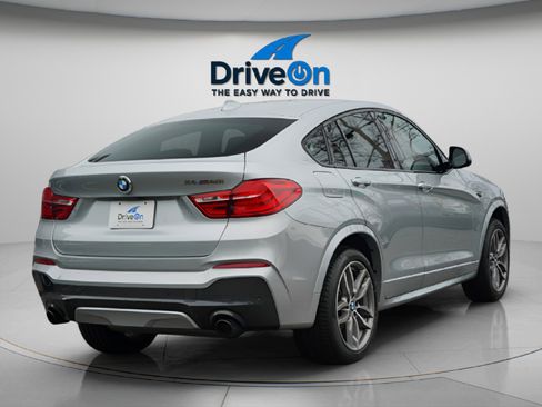 Used 2018 BMW X4 M40i image 11