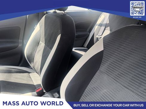Used 2022 Nissan Versa SV FWD image 8