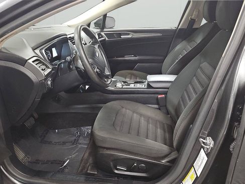 Used 2017 Ford Fusion SE w/ Fusion SE Technology Package FWD image 10