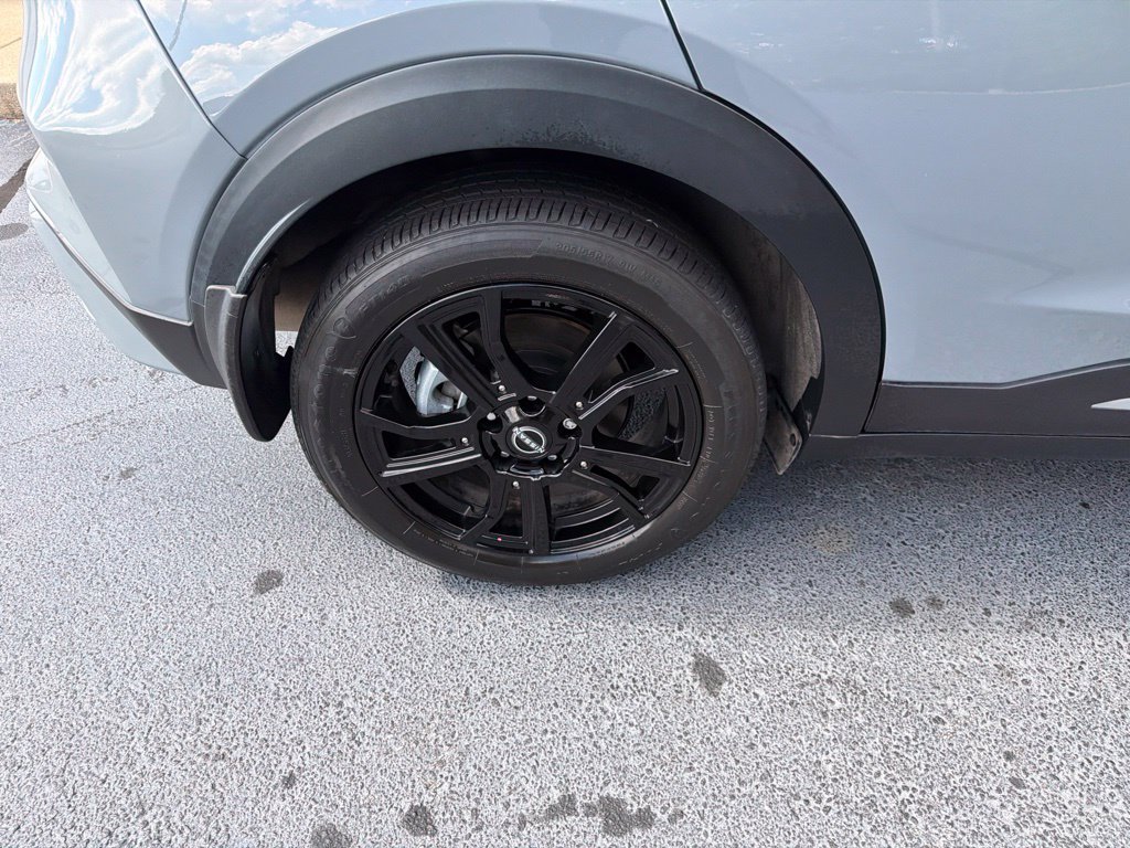 Used 2024 Nissan Kicks SR w/ SR Premium Package FWD image 14