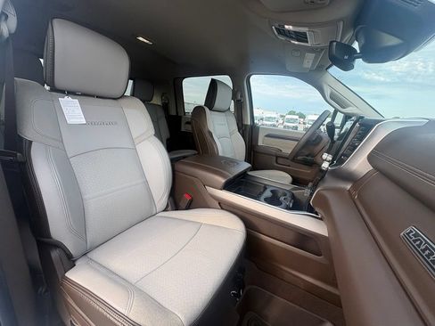 Used 2025 RAM 2500 Laramie AWD/4WD image 28