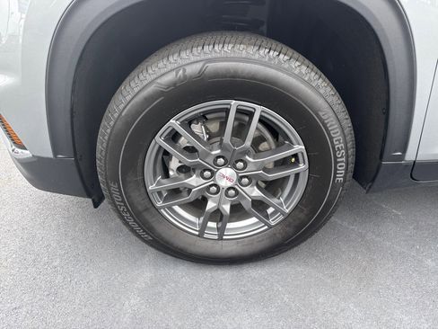 Used 2025 GMC Acadia Elevation image 9