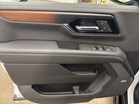 New 2026 GMC Yukon Denali w/ Denali Reserve Package AWD/4WD image 10