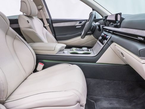 Certified 2026 Genesis GV80 2.5T Advanced image 15