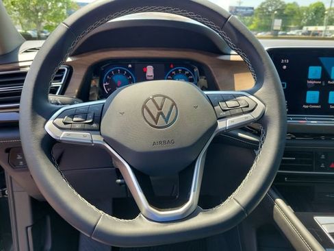 Certified 2025 Volkswagen Atlas SE w/ Panoramic Sunroof Package image 23