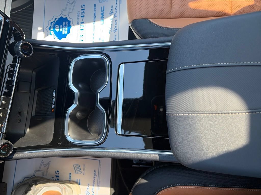 New 2027 Chevrolet Traverse Z71 w/ LPO, Floor Liner Package AWD/4WD image 24