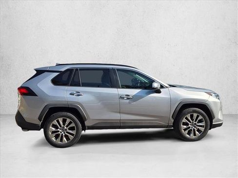 Used 2020 Toyota RAV4 Limited FWD image 4