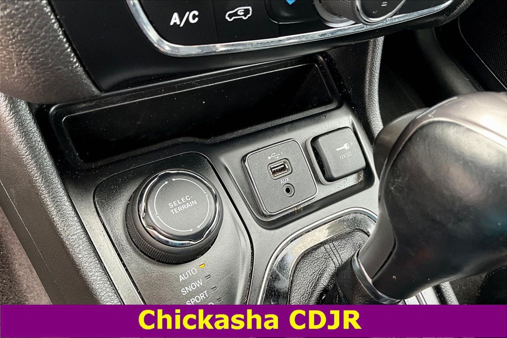 Used 2023 Jeep Cherokee Altitude Lux AWD/4WD image 16