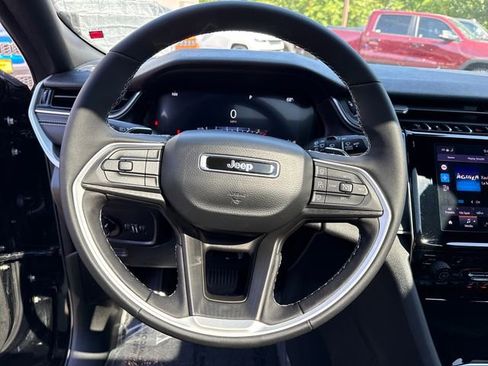 Used 2024 Jeep Grand Cherokee Altitude AWD/4WD image 18