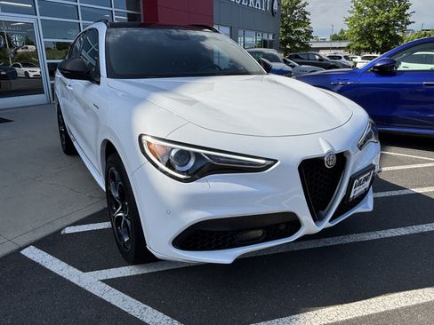Used 2022 Alfa Romeo Stelvio Veloce AWD/4WD image 11