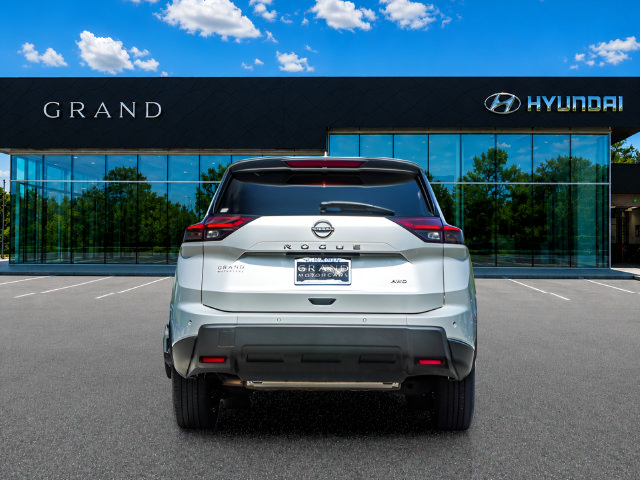Used 2025 Nissan Rogue SV AWD/4WD image 5