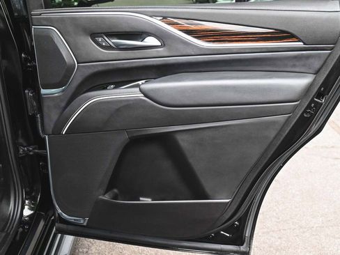 Used 2023 Cadillac Escalade Premium Luxury image 12