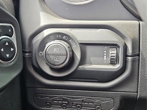 Used 2025 Jeep Gladiator Sport AWD/4WD image 15