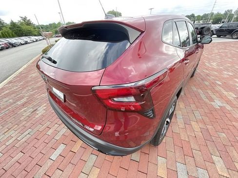 Used 2024 Chevrolet Trax RS FWD image 36