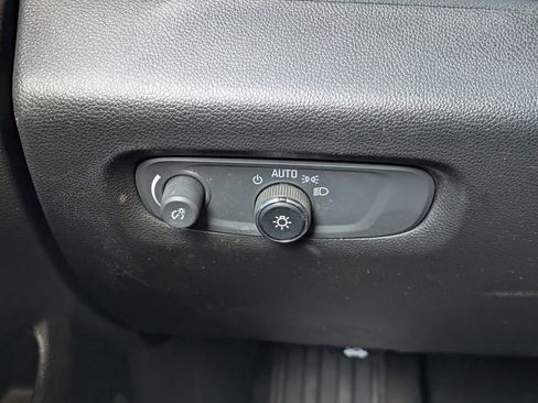 Used 2021 Chevrolet Traverse LS image 20