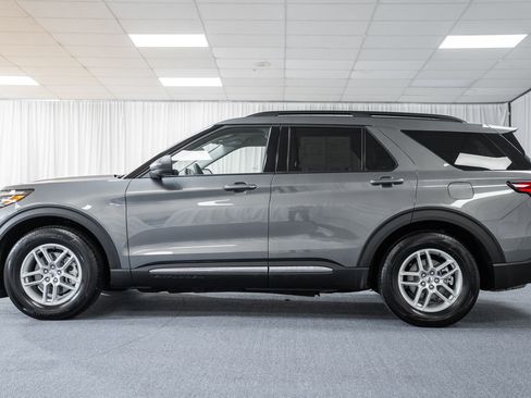 Certified 2025 Ford Explorer Active w/ Active Comfort Package image 5