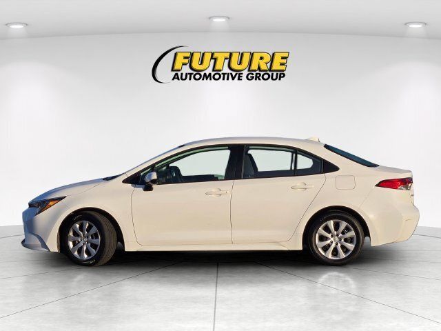 Certified 2025 Toyota Corolla LE FWD image 9