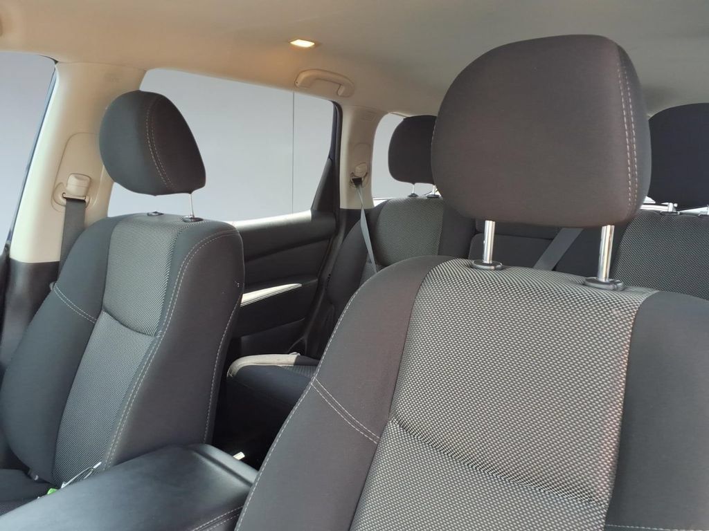 Used 2020 Nissan Pathfinder S FWD image 17