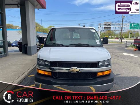 Used 2024 Chevrolet Express 3500 LT w/ LT Preferred Equipment Group RWD image 3
