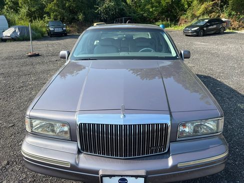 Used 1995 Lincoln Town Car Signature RWD image 14