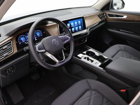 Used 2024 Volkswagen Atlas SE image 16