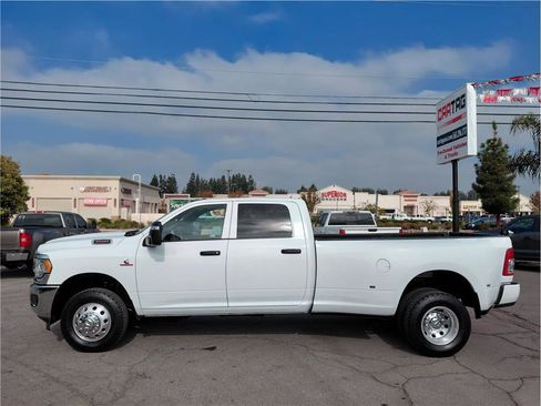 Used 2024 RAM 3500 Tradesman w/ Chrome Appearance Group image 16
