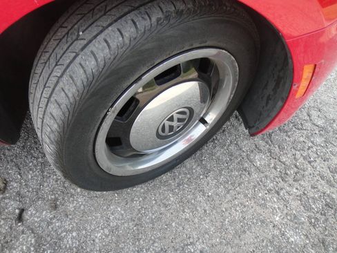 Used 2013 Volkswagen Beetle 2.5 FWD image 16