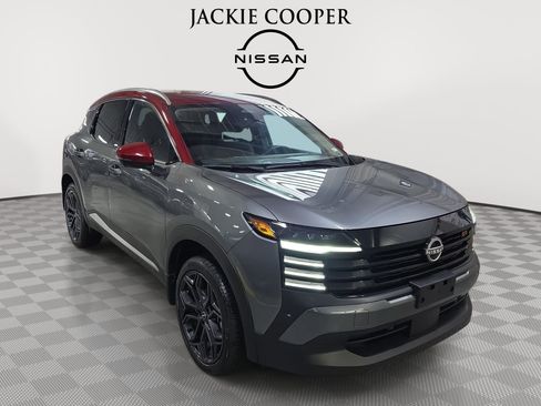 Used 2025 Nissan Kicks SR FWD image 3
