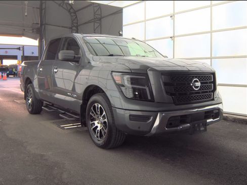 Used 2021 Nissan Titan SV w/ SV Convenience Package RWD image 1