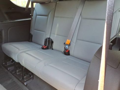Used 2022 GMC Yukon XL SLT w/ SLT Premium Package AWD/4WD image 12