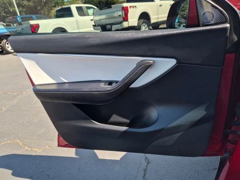 Used 2021 Tesla Model Y Long Range image 26