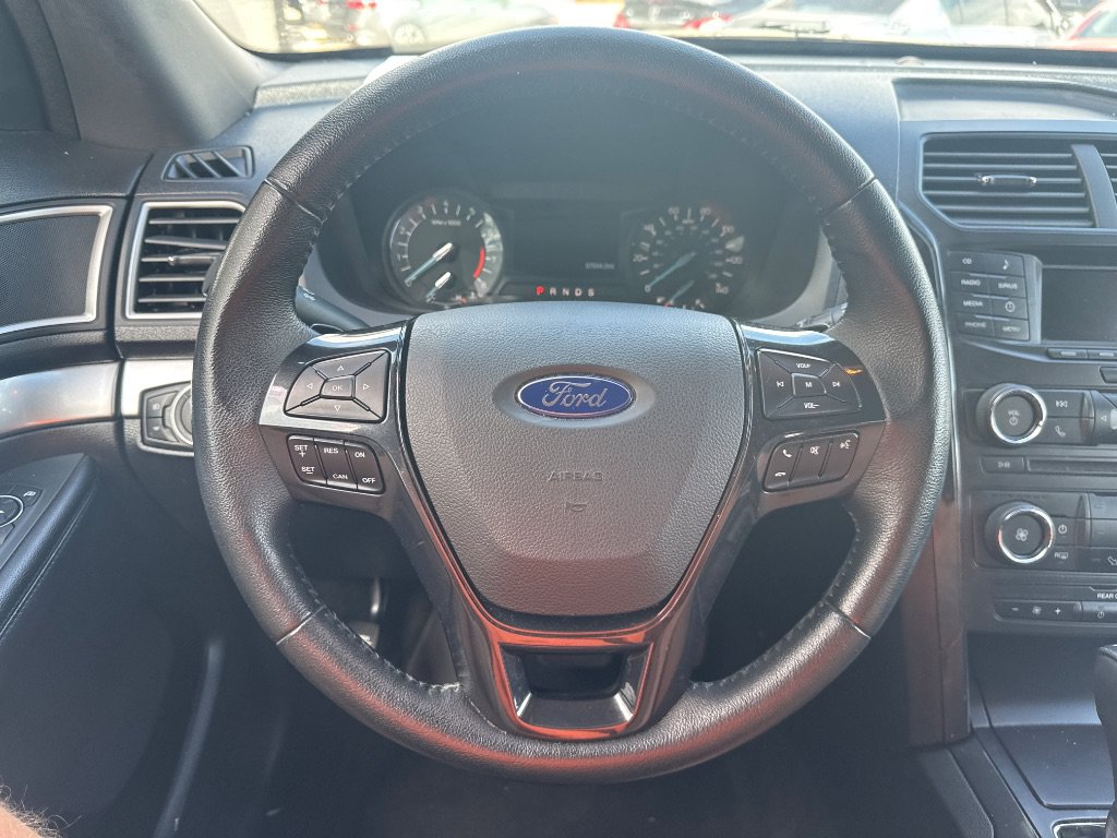 Used 2017 Ford Explorer XLT AWD/4WD image 14