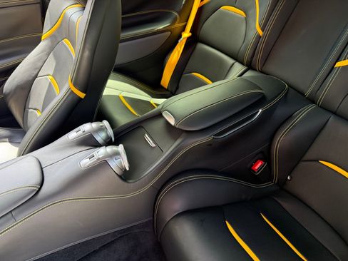 Used 2017 Ferrari GTC4Lusso AWD/4WD image 21