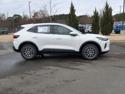 New 2026 Ford Escape SE w/ PHEV Premium Package image 3