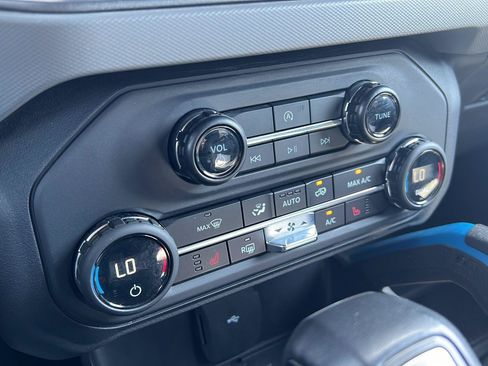 Used 2024 Ford Bronco Black Diamond AWD/4WD image 11