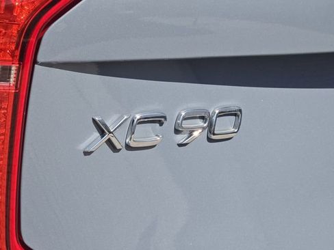 Certified 2023 Volvo XC90 B5 Plus AWD/4WD image 10