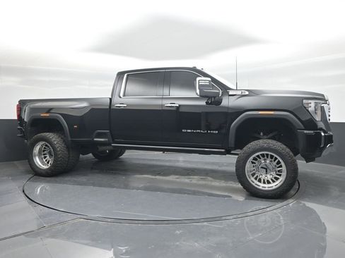 Used 2024 GMC Sierra 3500 Denali w/ Denali Reserve Package AWD/4WD image 11