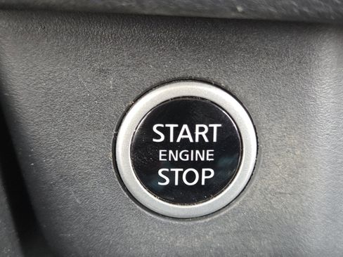 Used 2021 Nissan Rogue SV image 5