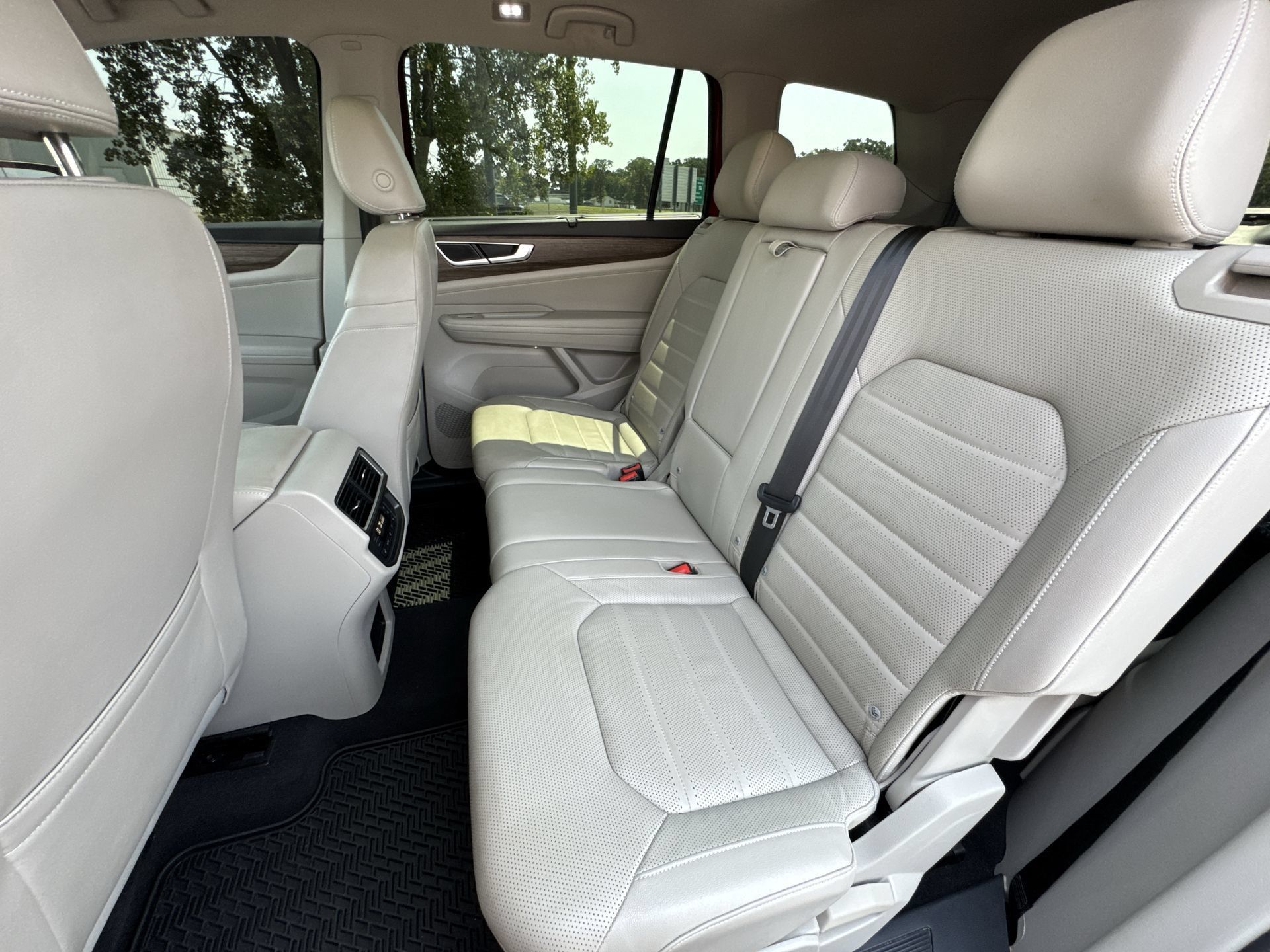 Used 2024 Volkswagen Atlas SEL AWD/4WD image 22