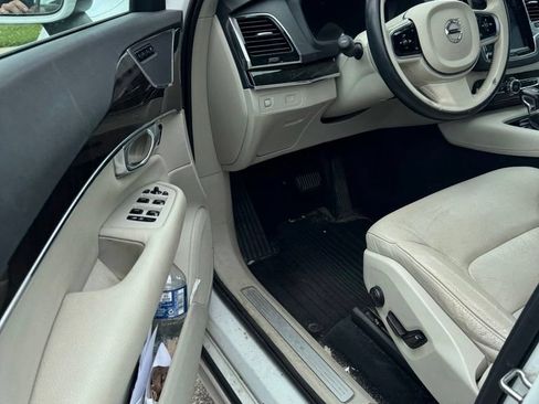 Used 2018 Volvo XC90 T6 Momentum w/ Convenience Package AWD/4WD image 5