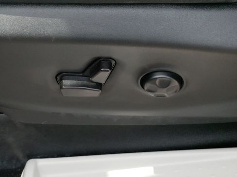 Used 2023 Chrysler Pacifica Touring-L FWD image 20