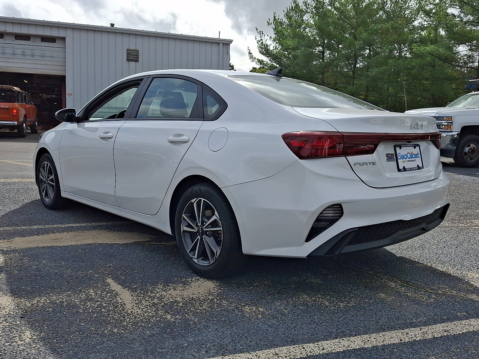 Used 2023 Kia Forte LXS w/ LXS Technology Package FWD image 4