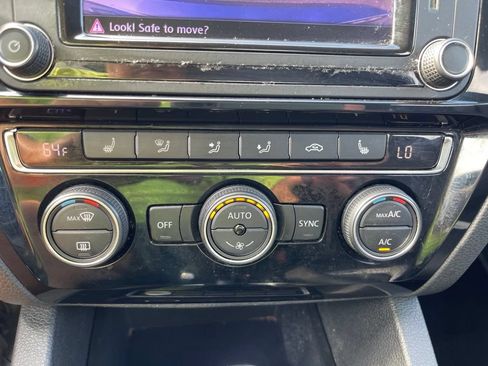 Used 2017 Volkswagen Jetta SEL FWD image 27