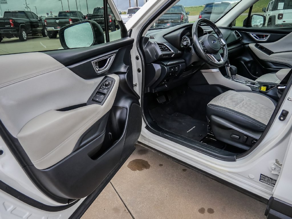 Used 2022 Subaru Forester Premium AWD/4WD image 29