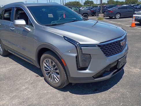 Used 2025 Cadillac XT4 Premium Luxury FWD image 4
