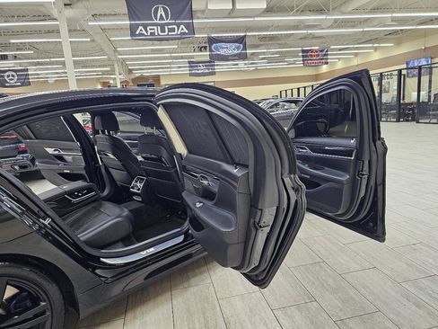 Used 2018 BMW M760i xDrive AWD/4WD image 15